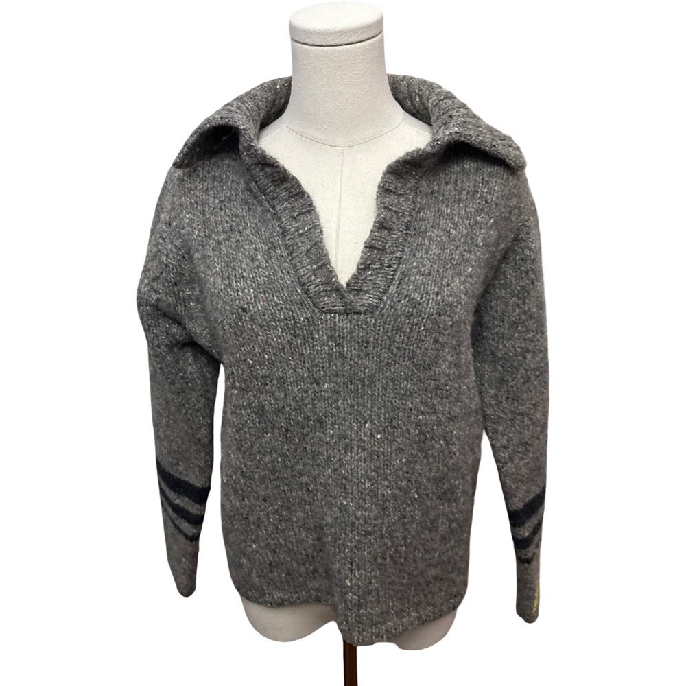 Abercrombie & Fitch 100% wool Sweater with Striped Sleeves - size M